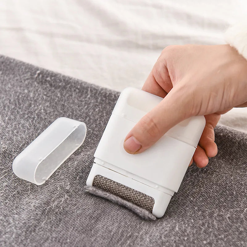 Portable Mini Lint Remover – Keep Your Clothes & Fabrics Flawless!