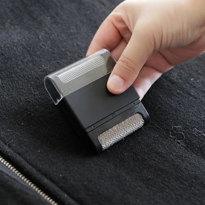 Portable Mini Lint Remover – Keep Your Clothes & Fabrics Flawless!